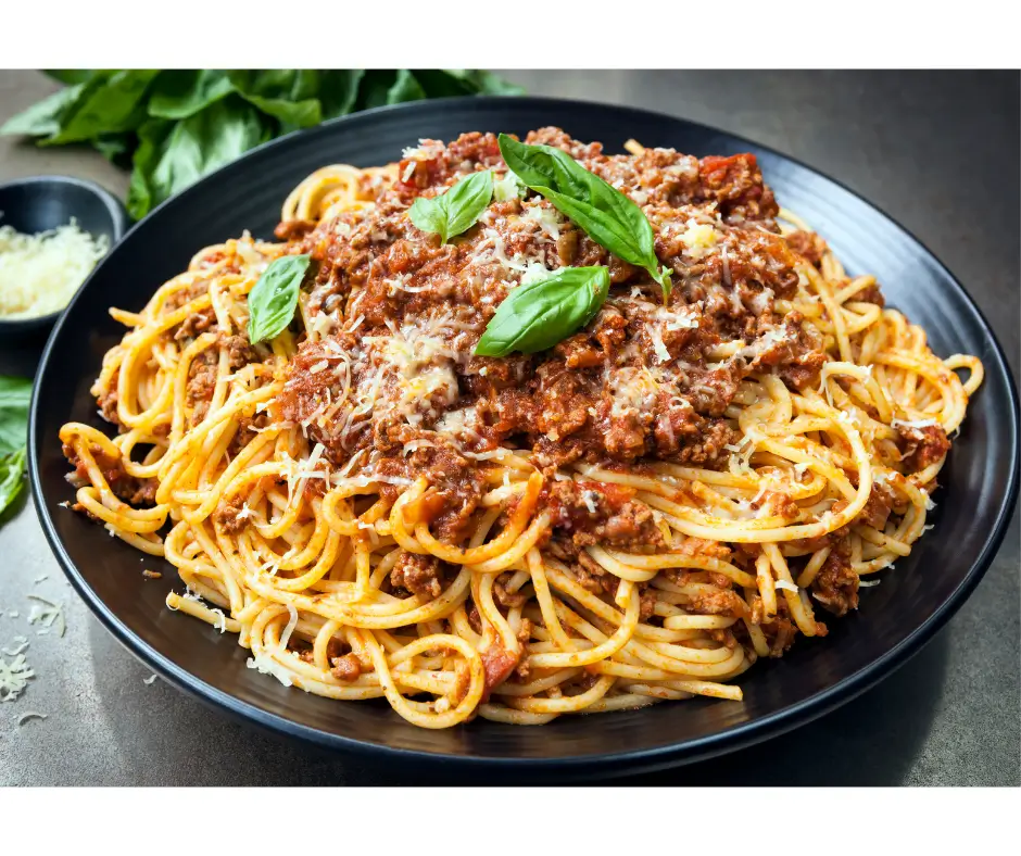 Prato com macarrão e espaguete